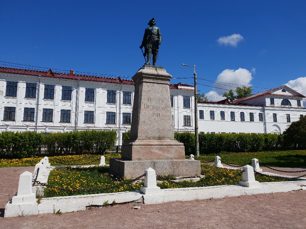 Памятник Петру I в Петровском парке
