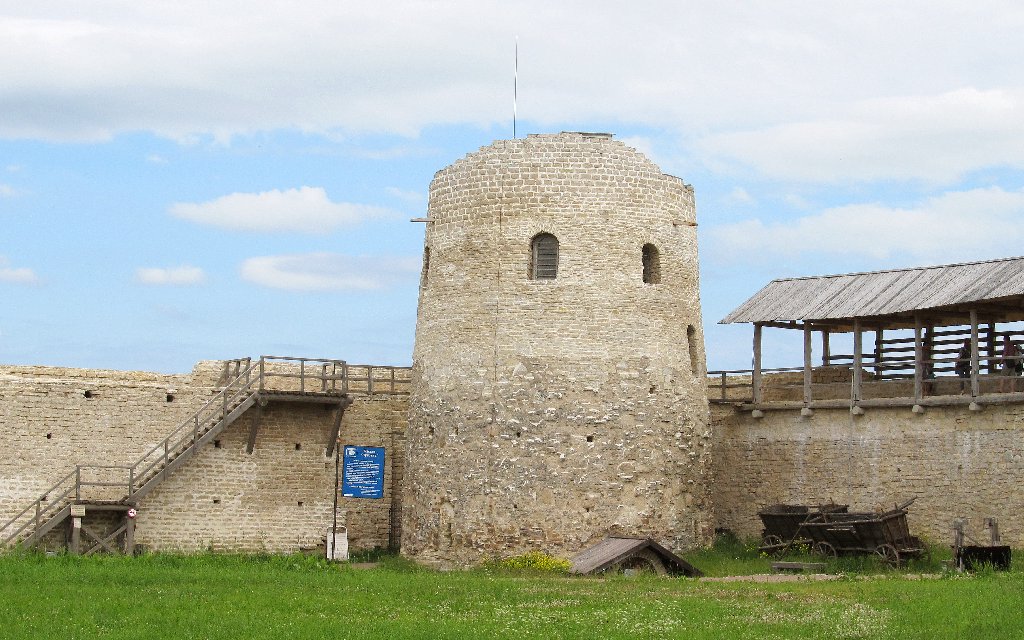Башня Луковка в Изборской крепости