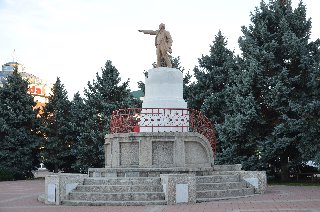 Городской пейзаж Армавира: улица и застройка центральной части города