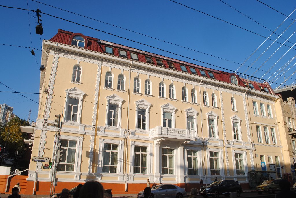 Здание бывшей городской управы в историческом центре Владивостока