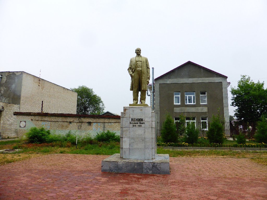 Памятник В. И. Ленину в Невинномысске