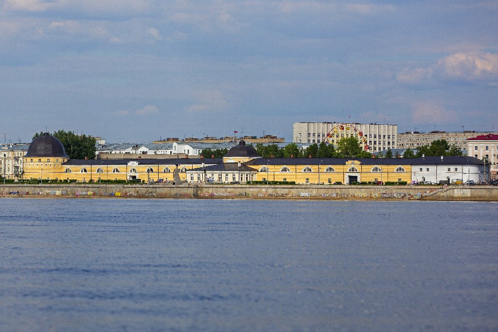 Гостиные дворы в Архангельске