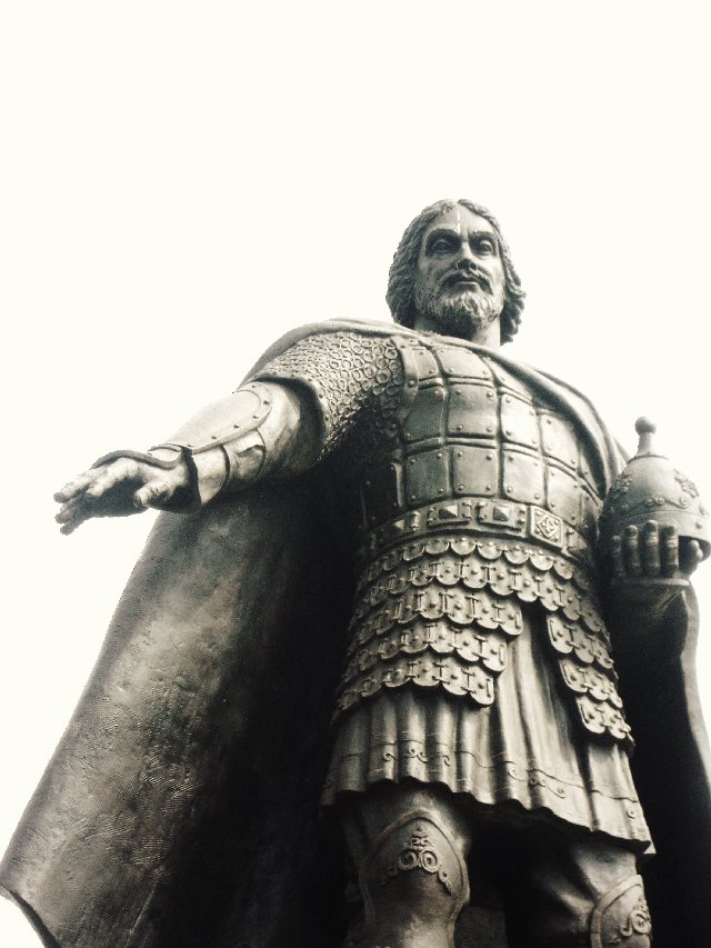 Памятник Владимиру Храброму в Серпухове