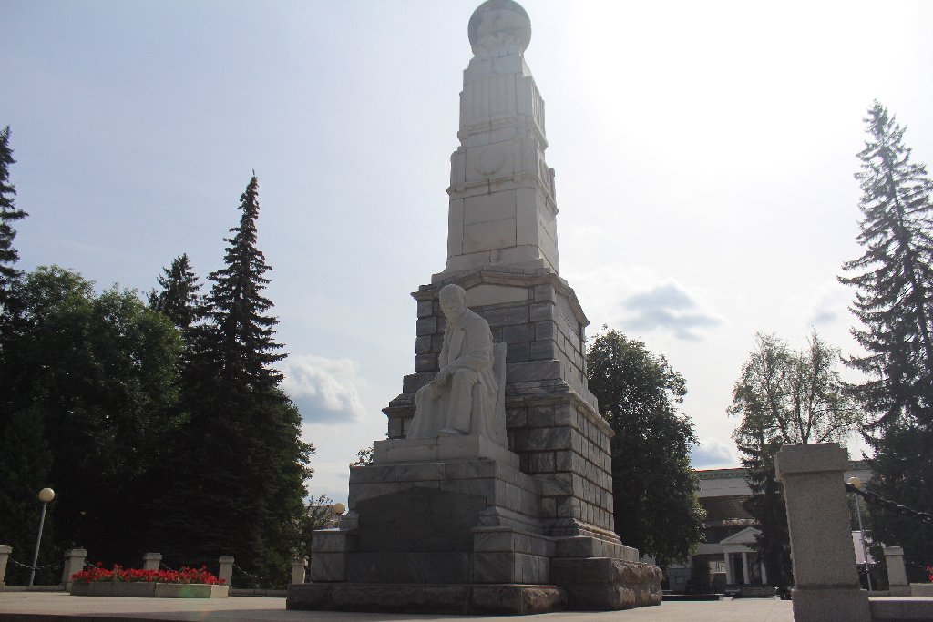 Памятник Ленину в Канске