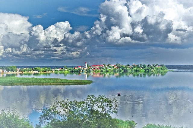 Себежский городской пейзаж у озера и историческая застройка