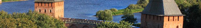 Вид на Новгородский кремль и Софийский собор на берегу реки Волхов