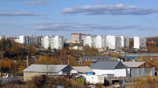 Городская застройка Тынды на фоне тайги и сопок