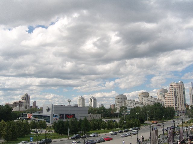 Панорама Екатеринбурга: плотина Городского пруда и центр города на реке Исети