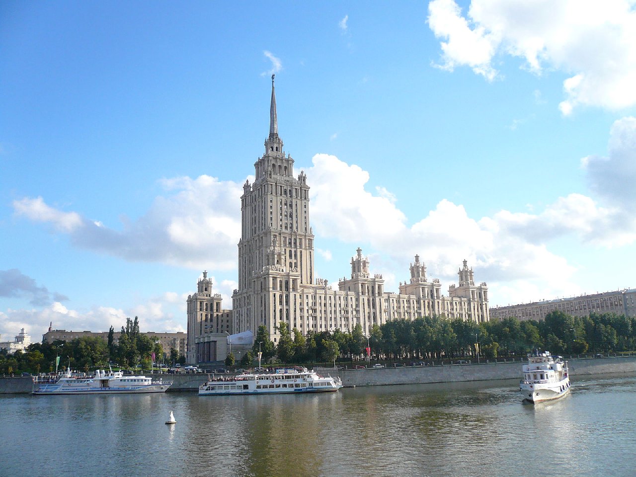 Экскурсия на смотровую Сталинки «Путешествие к звезде»