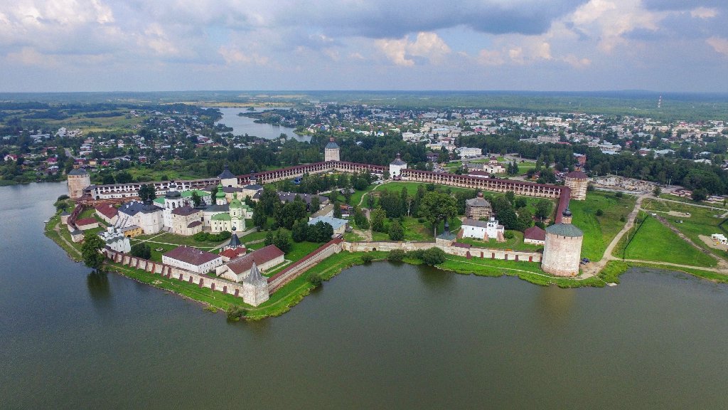 Кирилло-Белозерский монастырь: фото Wikimedia Commons