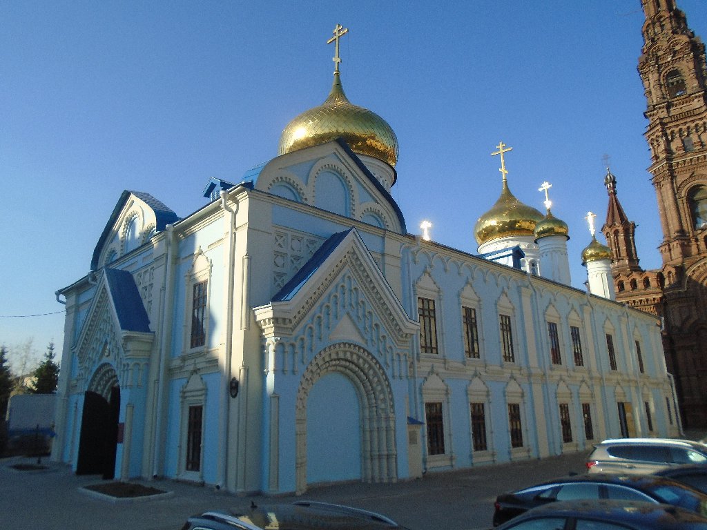 Богоявленский собор и колокольня на улице Баумана