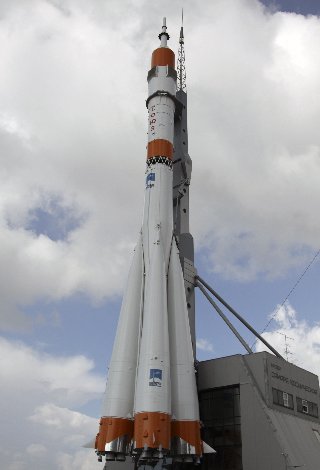 Ракета-носитель «Союз» перед зданием музея «Самара Космическая»