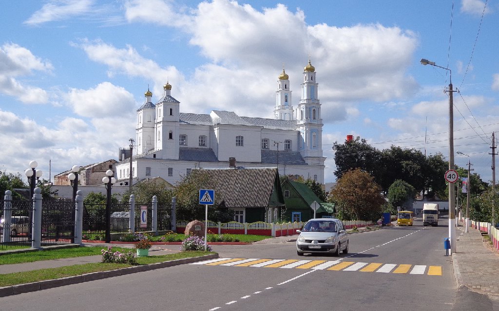 Кармелитский монастырь с костёлом