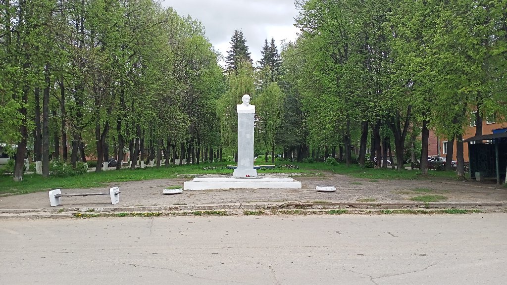 Памятник В. И. Ленину в Горушках