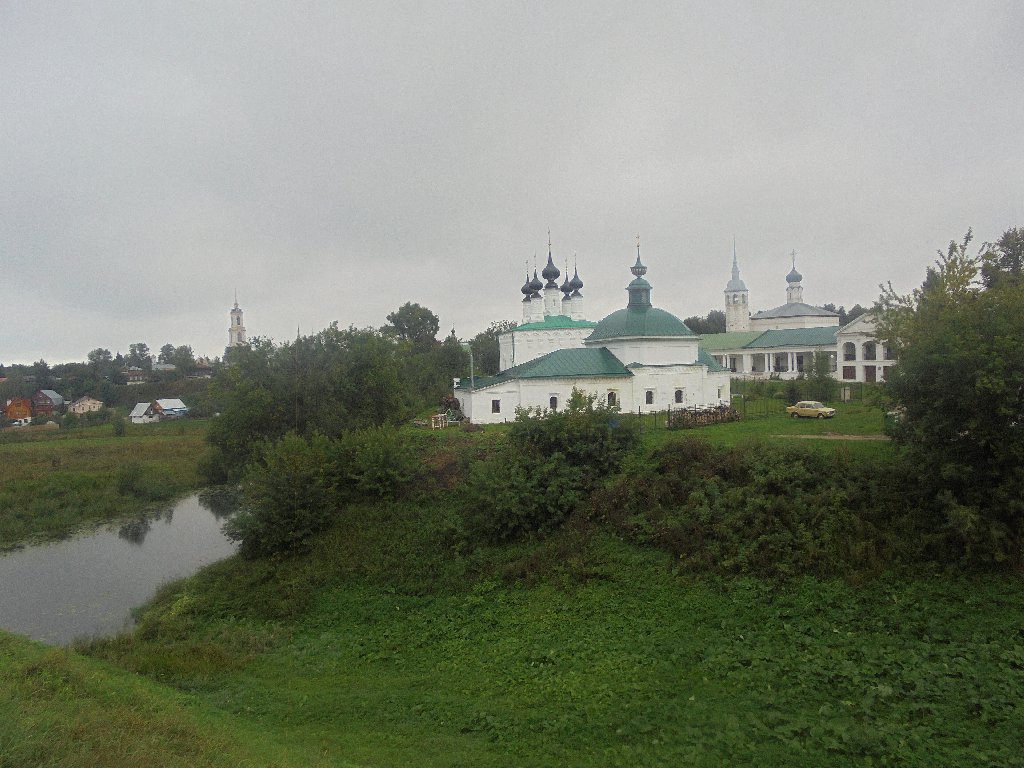 Входо-Иерусалимская и Пятницкая церкви в панораме Суздаля