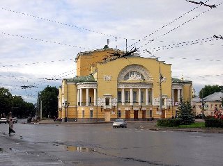 Обложка маршрута «Пеший маршрут по историческому центру Ярославля»: Площадь Волкова / театр