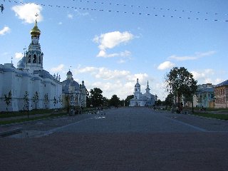 Vologda - Kremlyovskaya square from Prospekt Pobedy