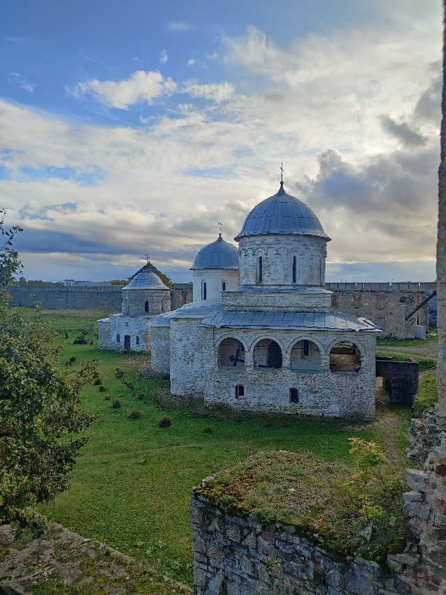 Успенская церковь внутри Ивангородской крепости