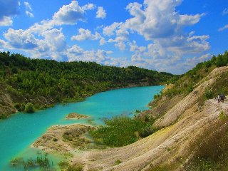 Бирюзовая вода Красносельских меловых карьеров
