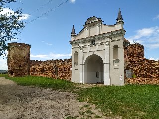 Ворота бывшего картезианского монастыря в Берёзе