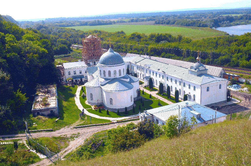 Дивногорский Успенский монастырь у Малых Див
