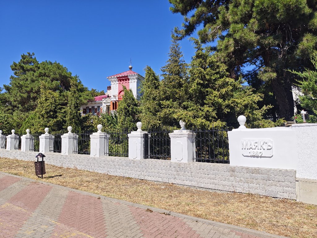 Геленджикский створный маяк на набережной