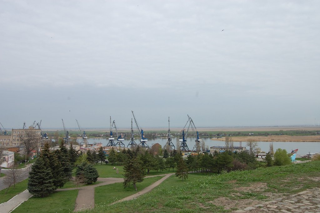 Азовский порт с причалами