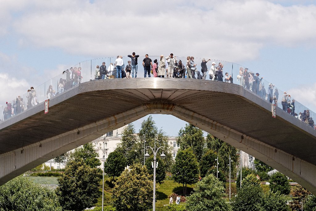 Парящий мост в парке Зарядье