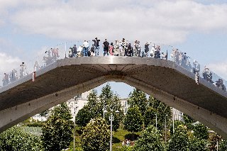 Парящий мост в парке Зарядье