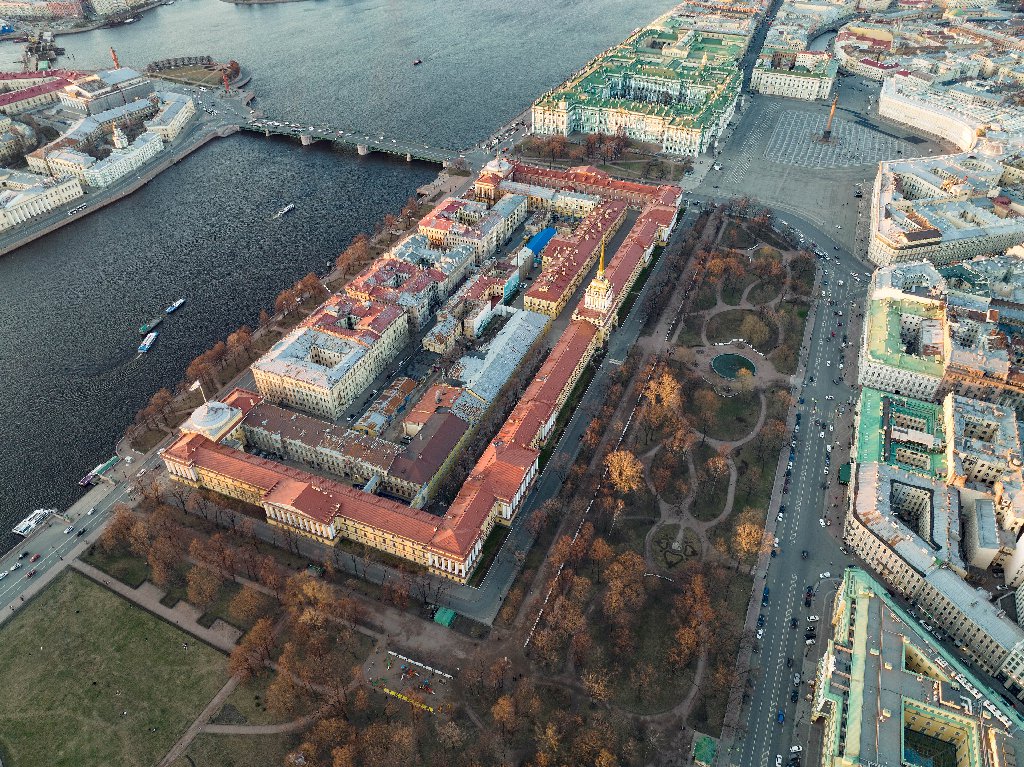 Здание Адмиралтейства со шпилем