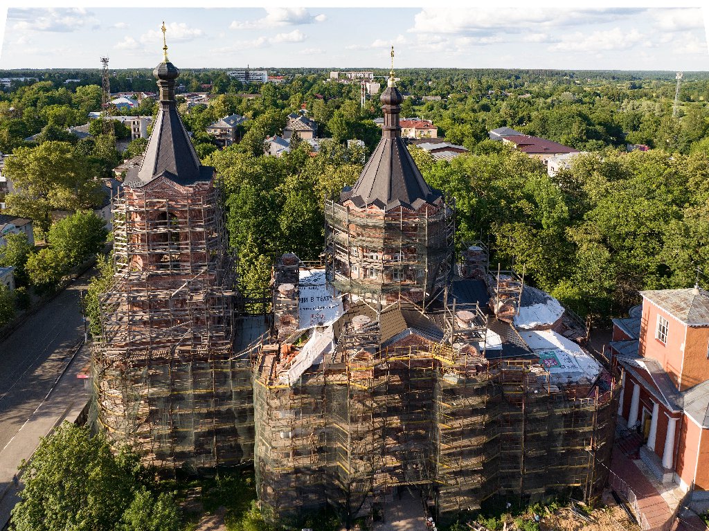 Воскресенский собор в Луге