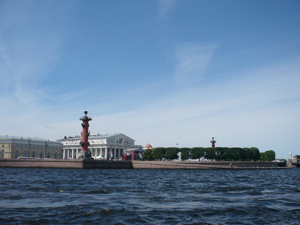 Стрелка Васильевского острова с воды