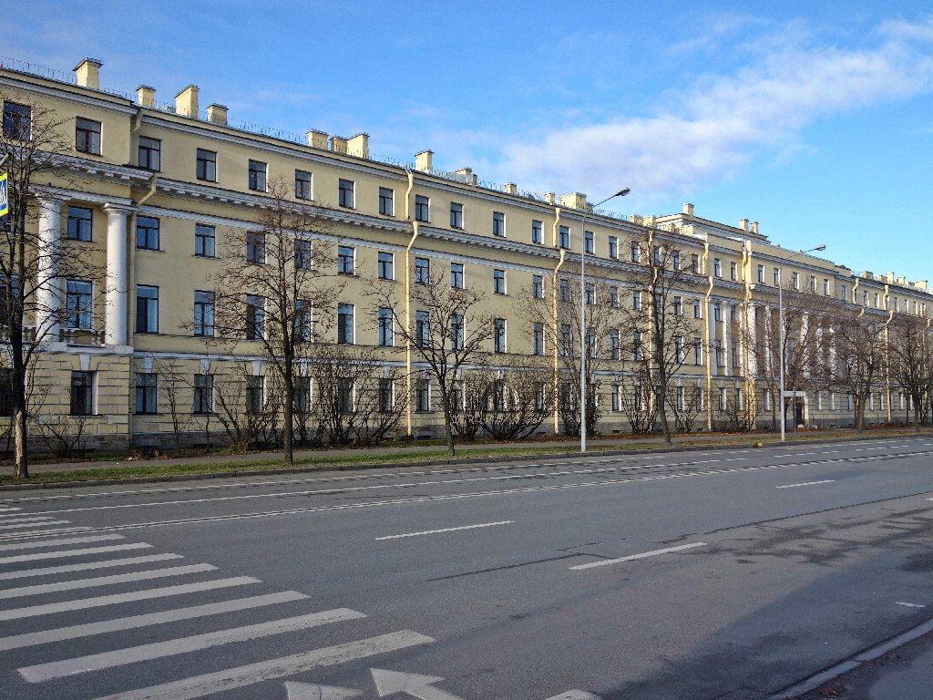 Петроградская набережная у Невы